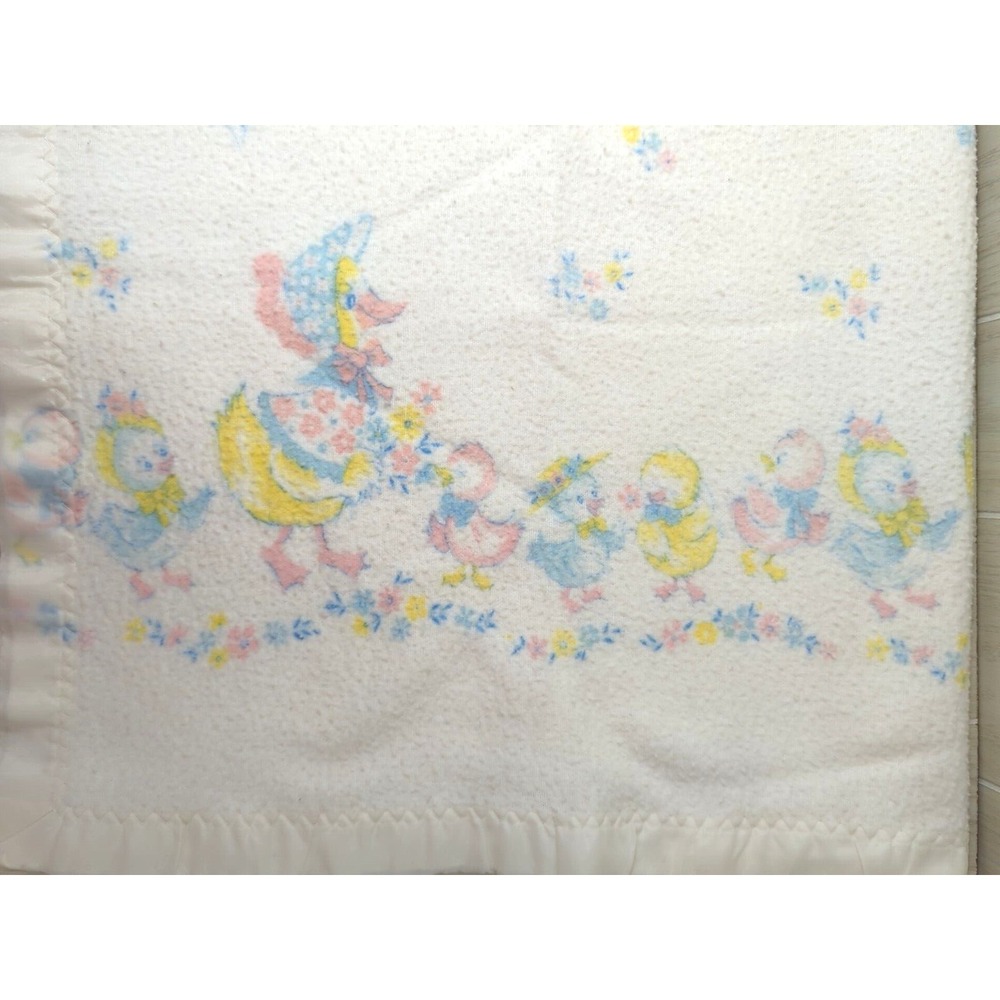 Vintage Baby Blanket Mom yellow mama duck ducklings pastel hats bonnets USEDREAD